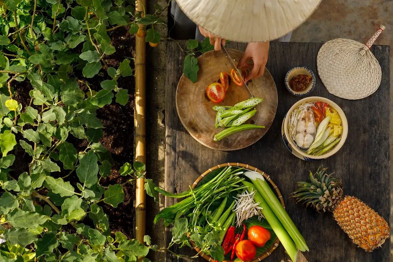 Woman_Cooking_Vietnamese_Cuisine_Vietnam_Culinary_Tours