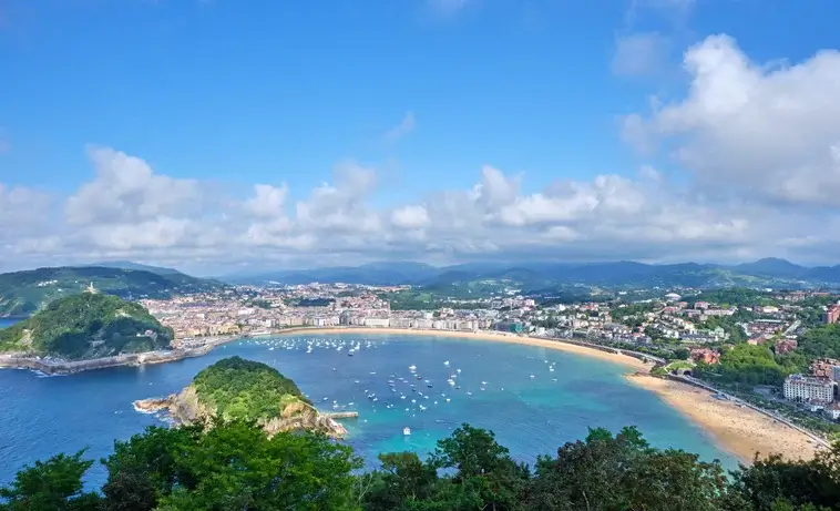 best_beach_vacations_in_spain_la_cocha_beach_san_sebastian