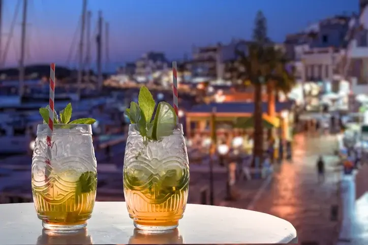 two-drinks-in-front-of-a-mediterranean-harbor