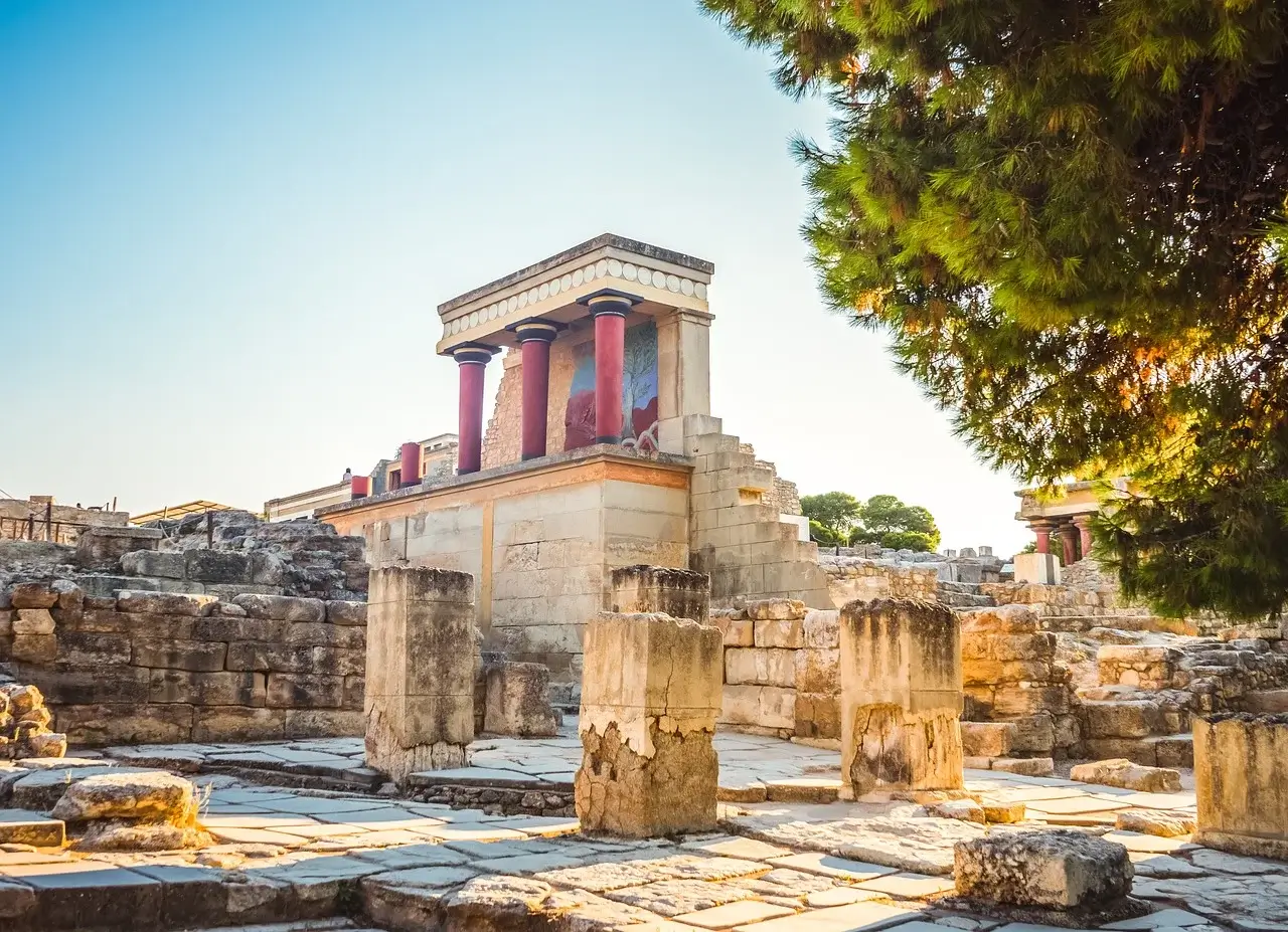 knossos-palace-ruins-crete-cultural-tourism-greece