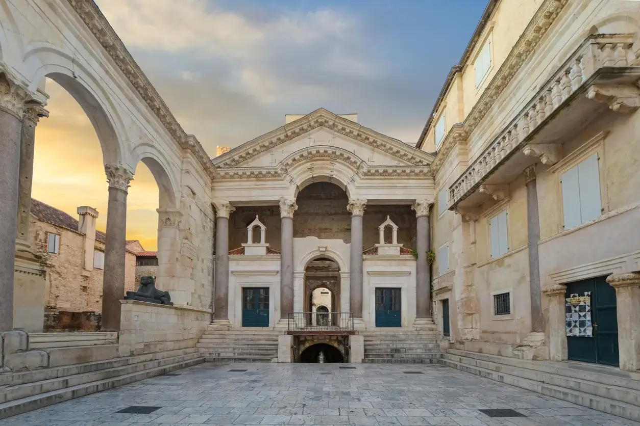 diocletian-palace-old-town-split-cultural-tours-croatia